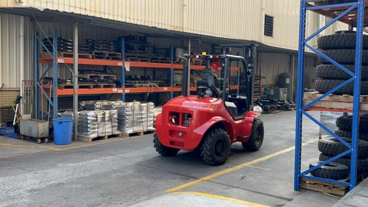 Chariot élévateur neuf à Lyon